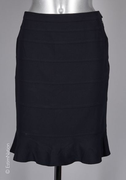ESCADA
DEUX PANTALONS et une JUPE en laine...