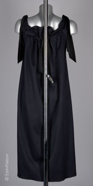 LOUIS VUITTON
Black cashmere strapless dress,...