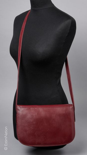 MUST DE CARTIER (1997)
BESACE in burgundy...