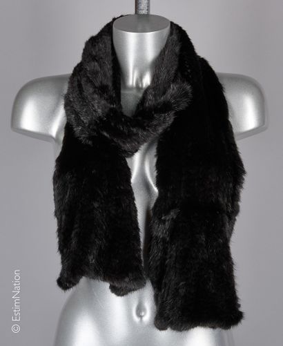 ANONYME
ECHARP in dark mink knit