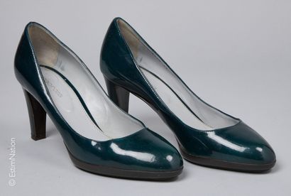 SERGIO ROSSI
PAIRE D'ESCARPINS en cuir verni...