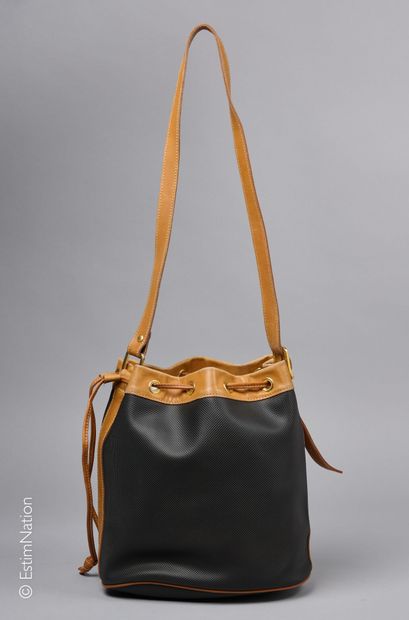 LONGCHAMP VINTAGE
SAC seau en composite noir...