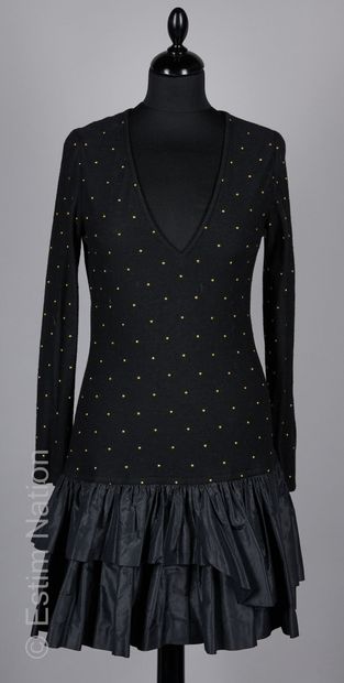 LANVIN N°18750 CIRCA 1980
ROBE en laine stretch...