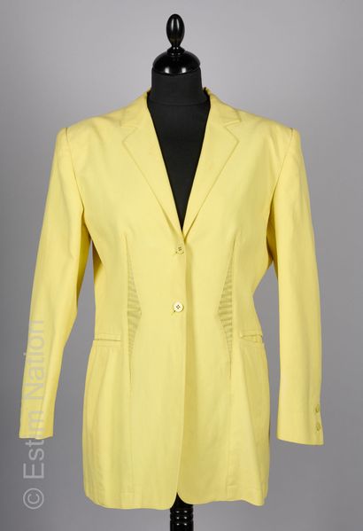 MONTANA CIRCA 1990
VESTE en coton jaune,...