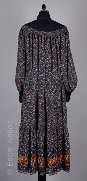 CHLOE
ROBE en soie marine imprimée de fleurettes,...