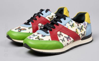 CHRISTIAN LACROIX
PAIRE DE BASKETS en cuir...