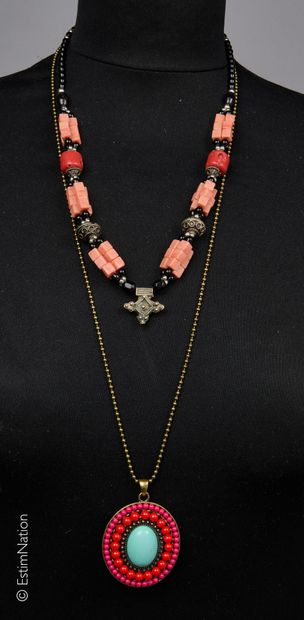 ISADORA, ANONYME
PENDENTIF en métal et perles...