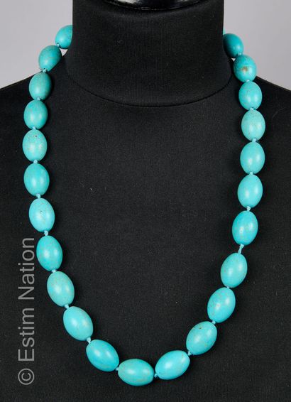 Collier composé de perles de howlite en forme...