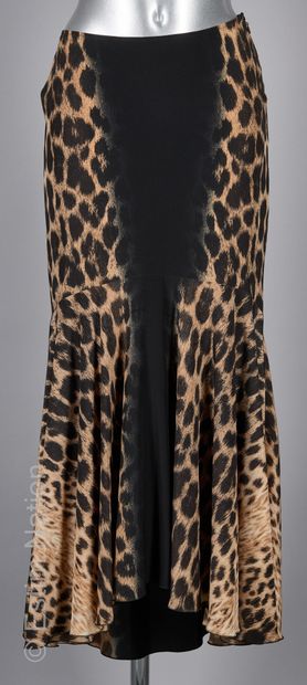 JUST CAVALLI
JUPE en soie noire imprimée...