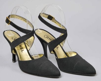 CHANEL VINTAGE
PAIRE DE SANDALES en ottoman...
