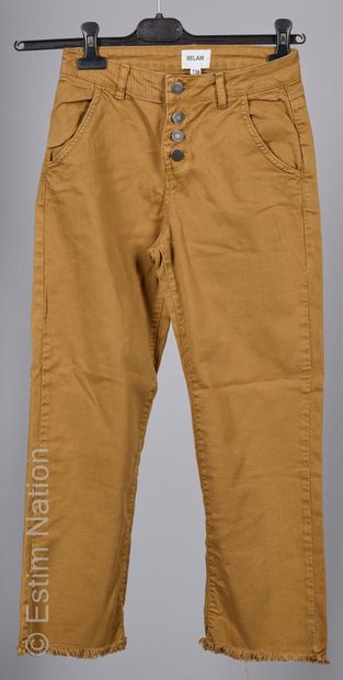 BEL AIR
SALOPETTE en crêpe noire (T 1), PANTALON...