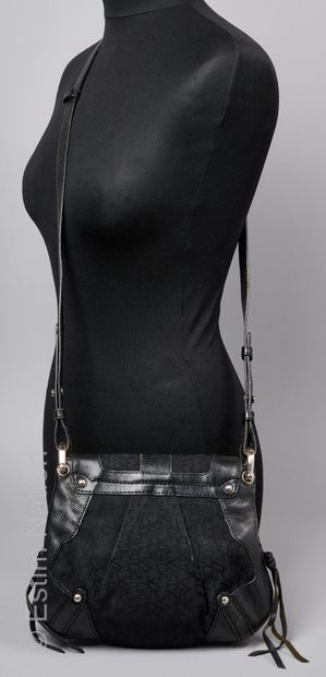 DKNY
PETIT SAC en toile siglée et cuir noir,...