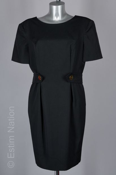 GUY LAROCHE, KENZO
ROBE en crêpe de laine...