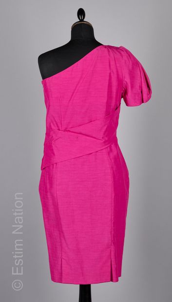 NATAN EDOUARD VERMEULEN
ROBE à manche asymétrique...