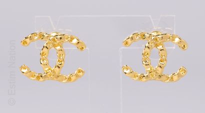 CHANEL (AUTOMNE HIVER 2022)
PAIRE DE CLOUS...