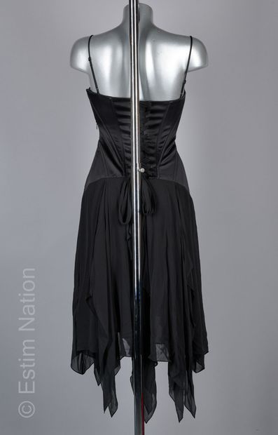 BCBG MAX AZRIA
ROBE composée d'un effet de...