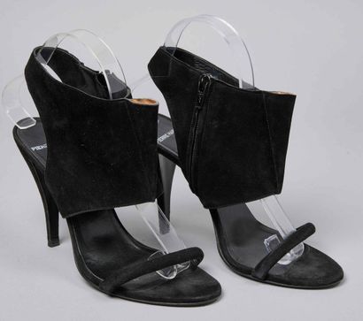 PIERRE HARDY
PAIRE DE SANDALES en peau noire...