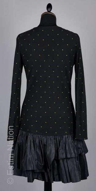 LANVIN N°18750 CIRCA 1980
ROBE en laine stretch...
