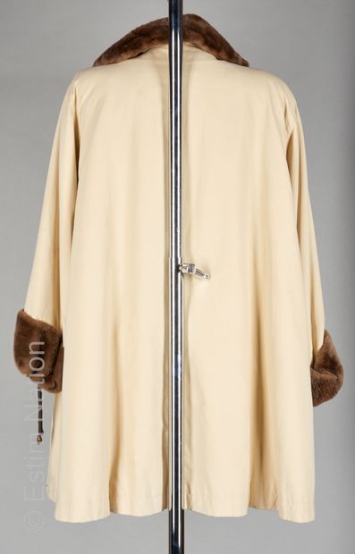 YVES SAINT LAURENT FOURRURES
PELISSE en toile...