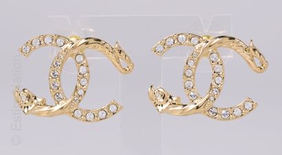 CHANEL (2023)
PAIRE DE CLOUS D'OREILLES CC...