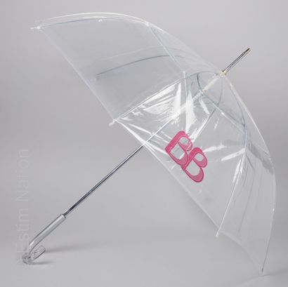 BRIGITTE BARDOT (2010)
PARAPLUIE en plastique...