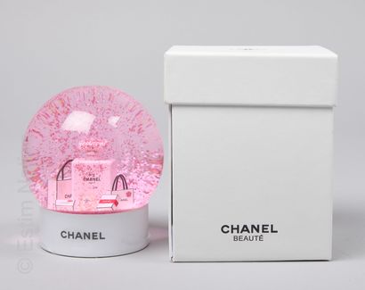 CHANEL BEAUTE
BOULE A NEIGE figurant deux...