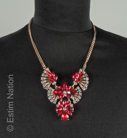 COLLIER STYLE ANCIEN
Collier en métal présentant...