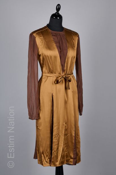 BURBERRY
ROBE en satin de soie praliné et...