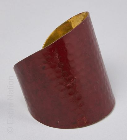 Bracelet manchette ouvert en cuivre martelé...