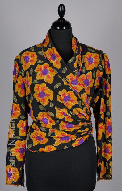UNGARO PARALLELE, GIORGIO ARMANI VINTAGE
CORSAGE...