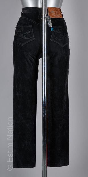 JEANS DE CHRISTIAN LACROIX
PANTALON en velours...