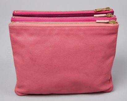 YVES SAINT LAURENT
TRIPLE POCHETTE pressionnée...