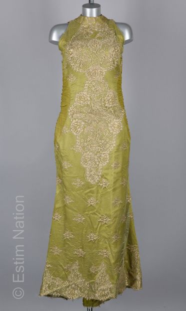 ANONYME CIRCA 1960
ROBE en polyester vert...