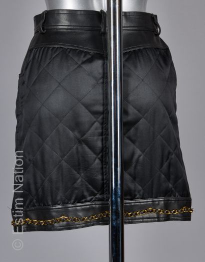 MOSCHINO JEANS
JUPE en simili cuir et satin...