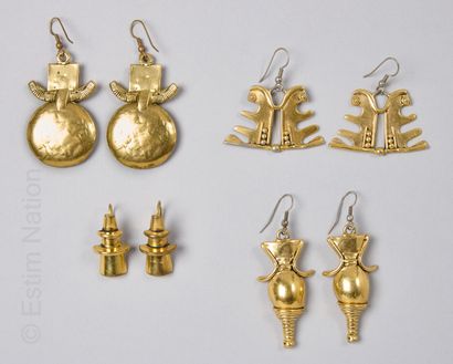 CHULE
QUATRE PAIRES DE PENDANTS D'OREILLES...