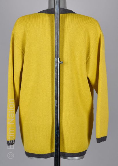 BOUTIQUES GIVENCHY VINTAGE
CARDIGAN oversize...