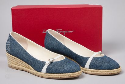 SALVATORE FERRAGAMO
PAIRE DE BALLERINES d'inspiration...