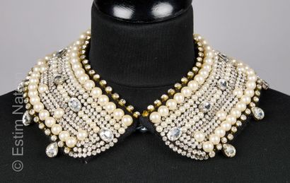 STELLA FOREST
COLLERETTE en tissu, perles...