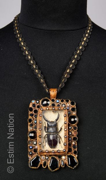 ELLA K
PENDENTIF vanité en talossel teinté...