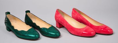 BEGUM
PAIRE D'ESCARPINS en peau et cuir verni...