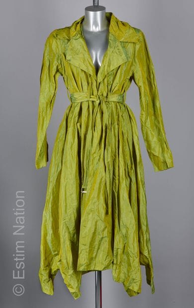 CORA KEMPERMAN
ENSEMBLE comprenant une robe...