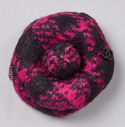 CHANEL (COLLECTION AUTOMNE HIVER 2022)
BROCHE...