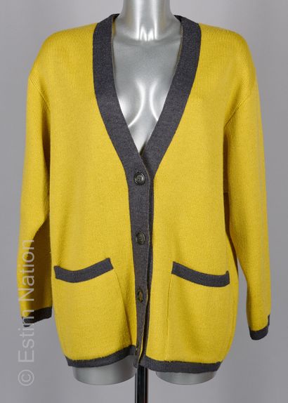 BOUTIQUES GIVENCHY VINTAGE
CARDIGAN oversize...