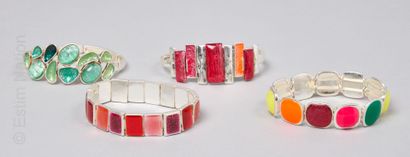 BRACELETS 
Lot de quatre bracelets extensibles...