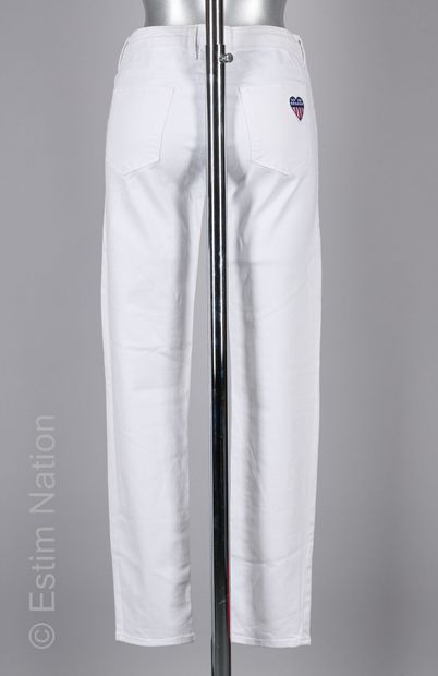 LOVE MOSCHINO
JEAN slim en denim blanc brodé...