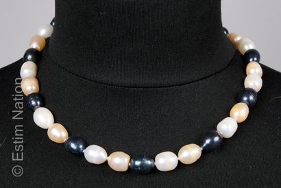 Collier choker de perles d'eau douce bicolore....