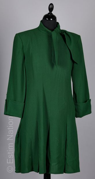 BOUTIQUES GIVENCHY CIRCA 1995
ROBE en crêpe...