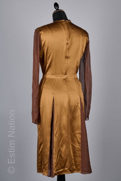 BURBERRY
ROBE en satin de soie praliné et...
