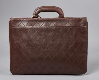 CHANEL CIRCA 1986/88
SERVIETTE en agneau...