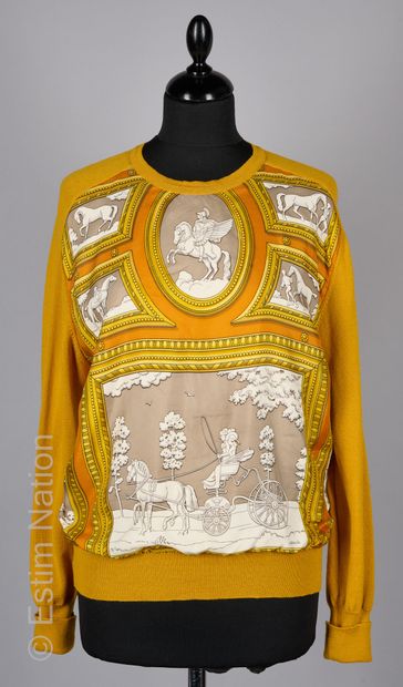 HERMES PARIS
SWEATER en laine safran, devant...